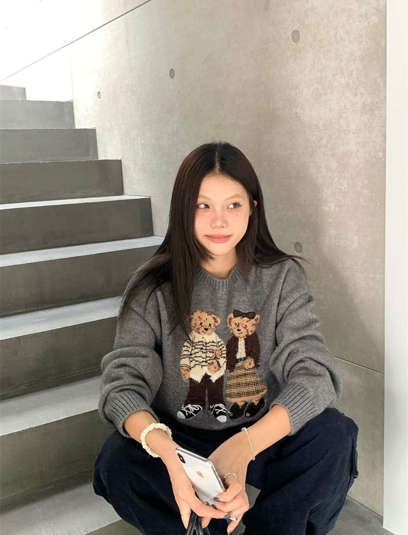 Autumn and winter cartoon cubs jacquard loose sweater