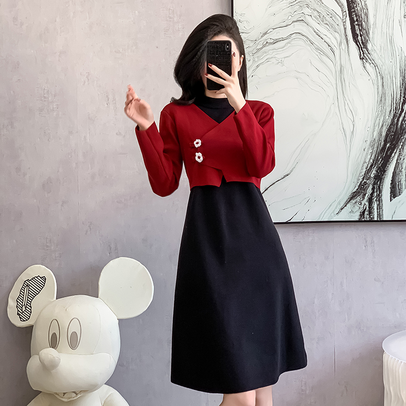 Pseudo-two chanelstyle sweater show young mixed colors dress