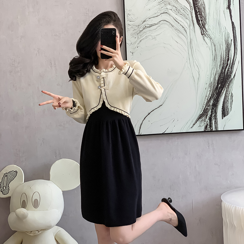 Autumn and winter Pseudo-two sweater tender knitted dress