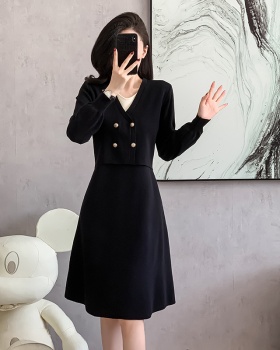 Pseudo-two splice V-neck autumn and winter slim dress