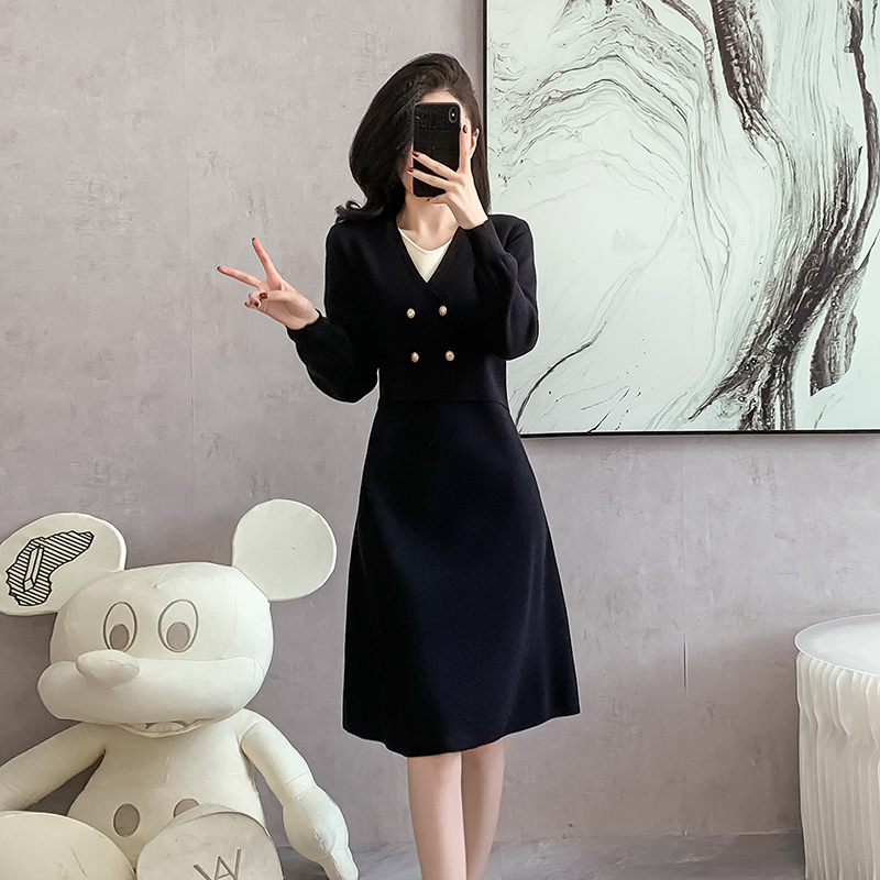 Pseudo-two splice V-neck autumn and winter slim dress