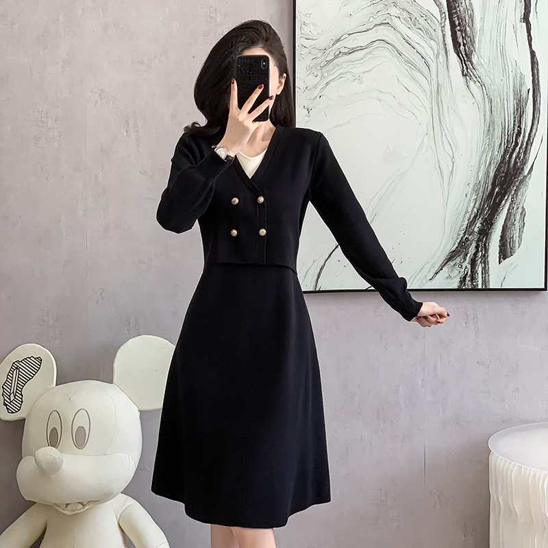 Pseudo-two splice V-neck autumn and winter slim dress