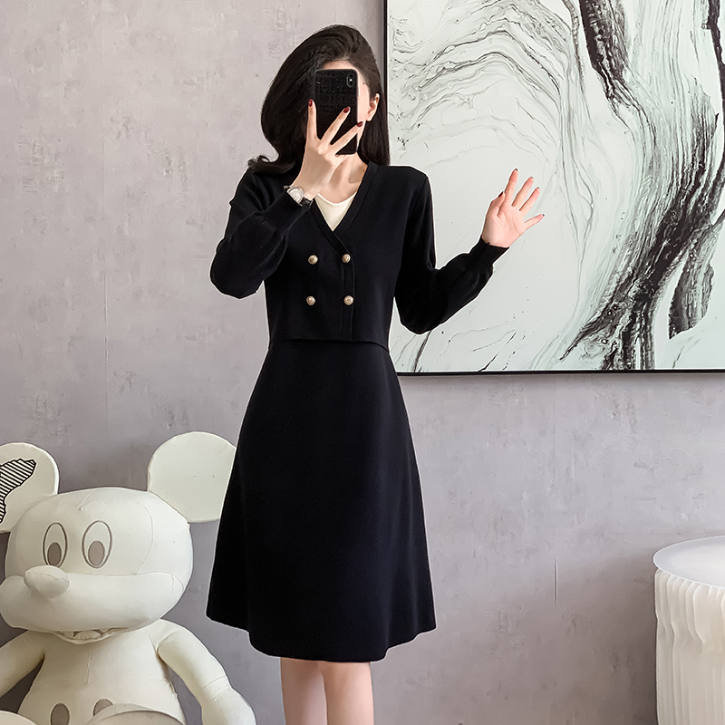 Pseudo-two splice V-neck autumn and winter slim dress