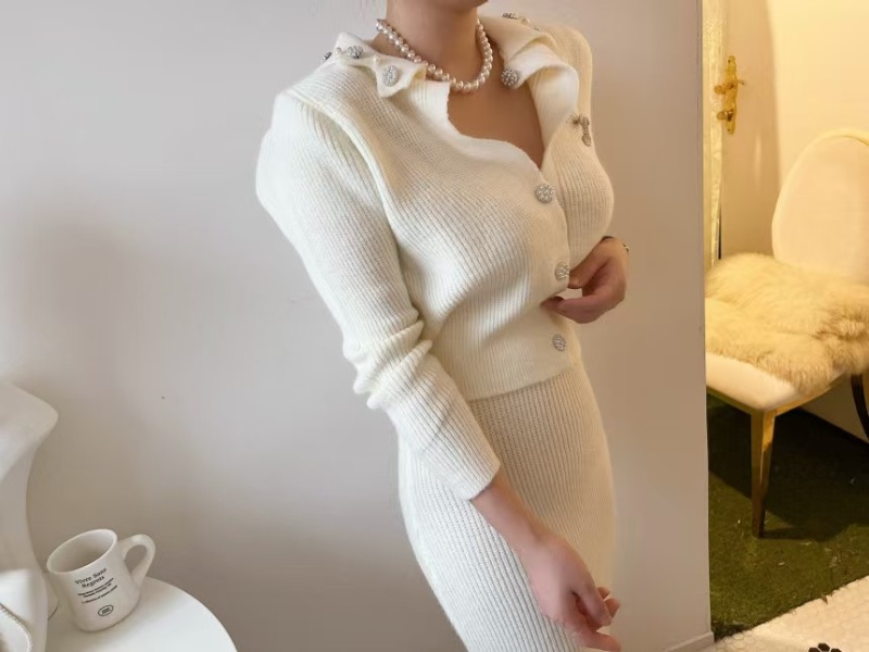 Temperament Korean style slim sweater niche knitted coat a set