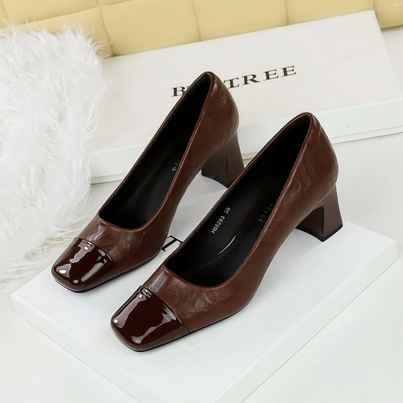 Square head banquet European style shoes for women