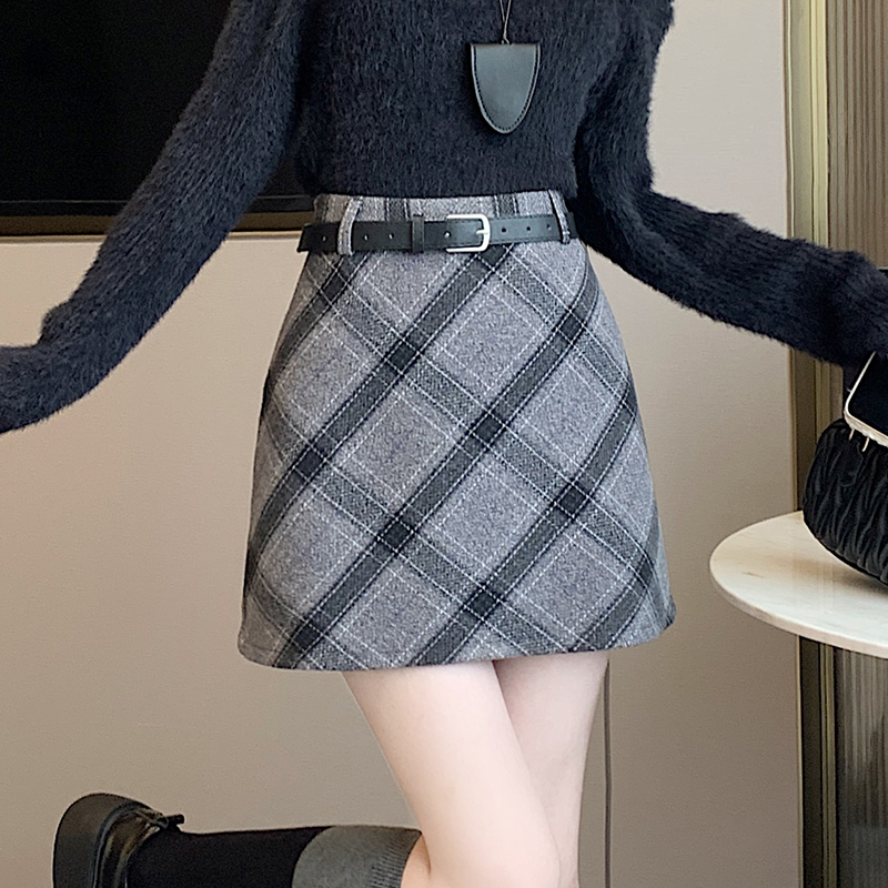 Plaid A-line skirt autumn and winter short skirt