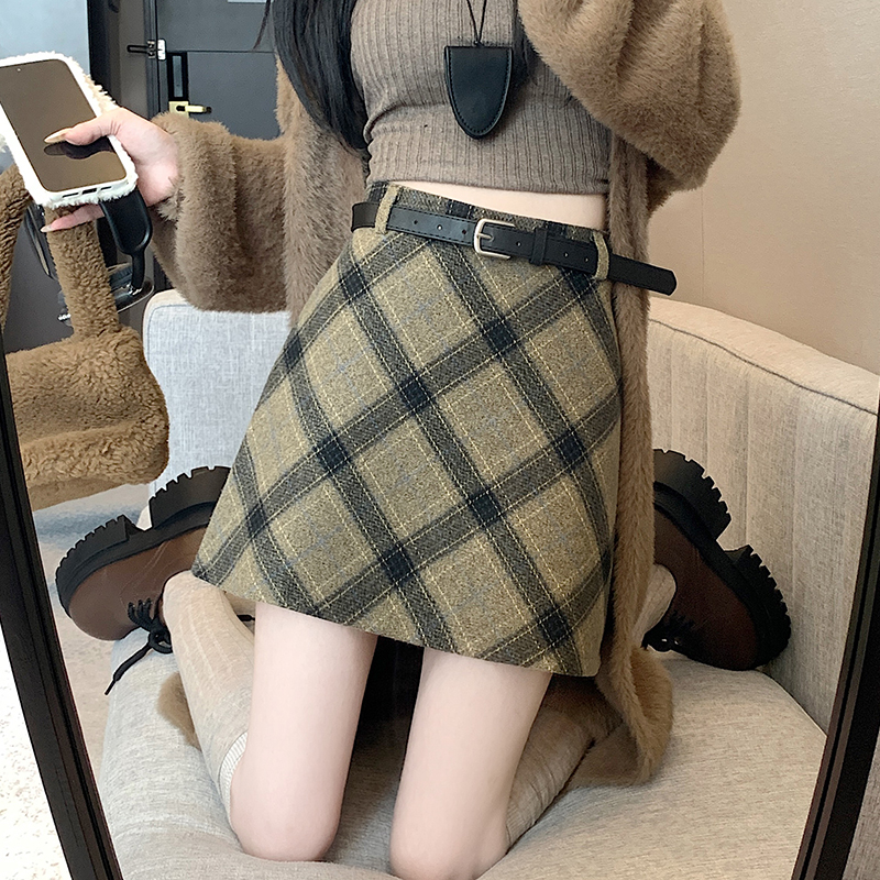 Plaid A-line skirt autumn and winter short skirt