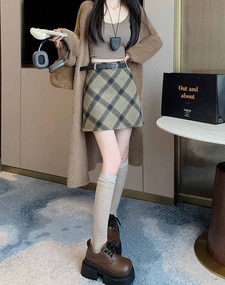 Plaid A-line skirt autumn and winter short skirt