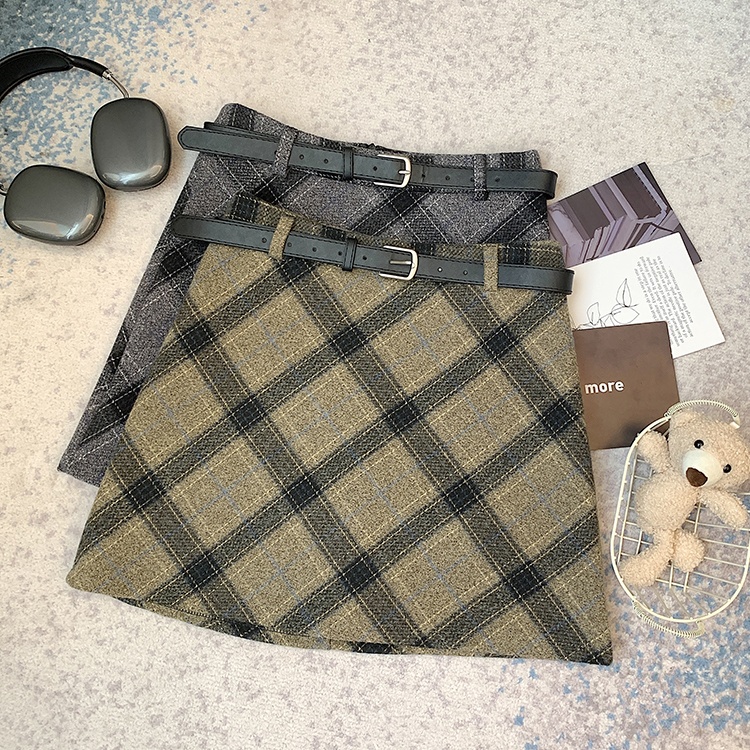 Plaid A-line skirt autumn and winter short skirt