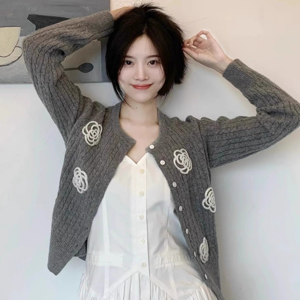 Round neck sweater short cardigan for women