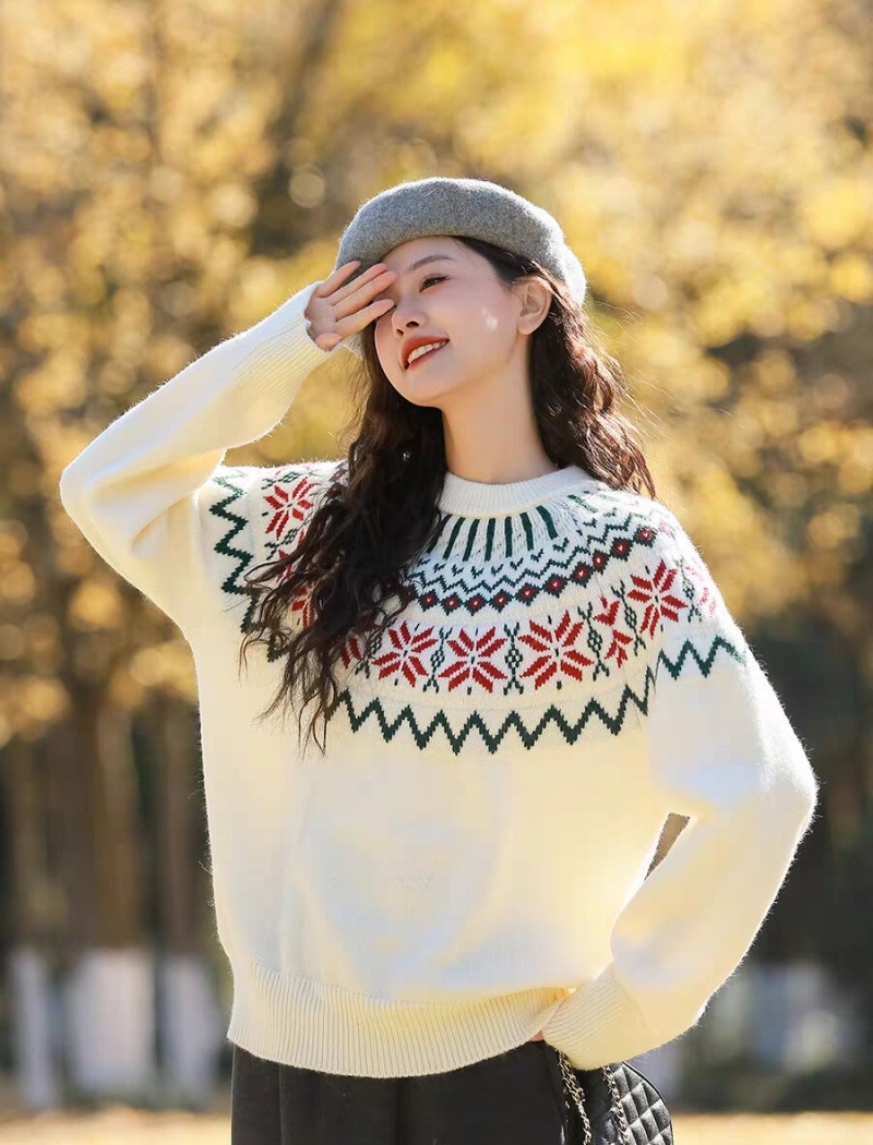 White niche tops stripe inside the ride sweater for women