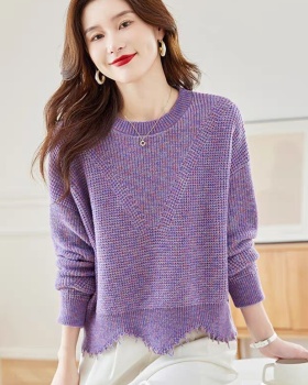 Low round neck sweater bottoming shirt for women