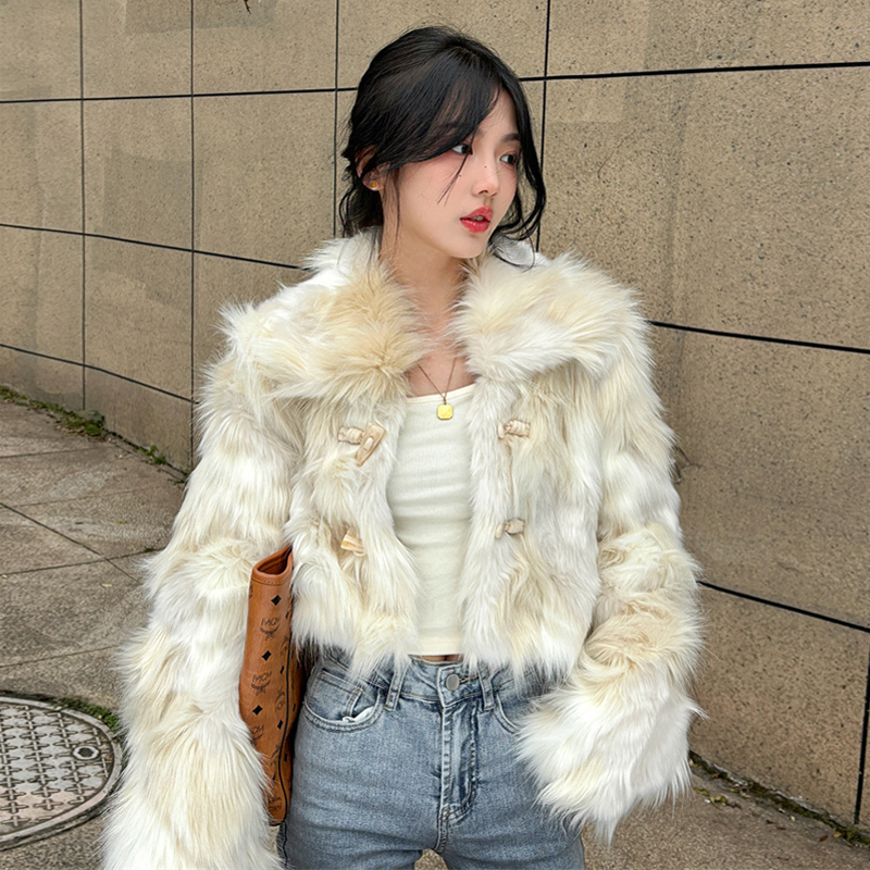 Light short autumn and winter coat elmo horn buckle fur coat