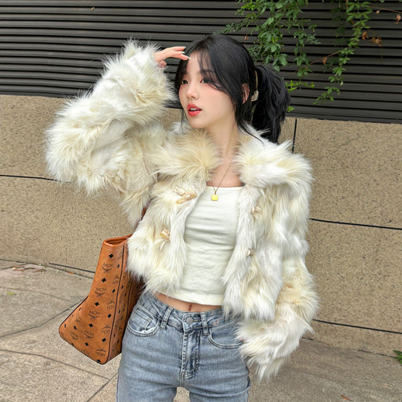 Light short autumn and winter coat elmo horn buckle fur coat