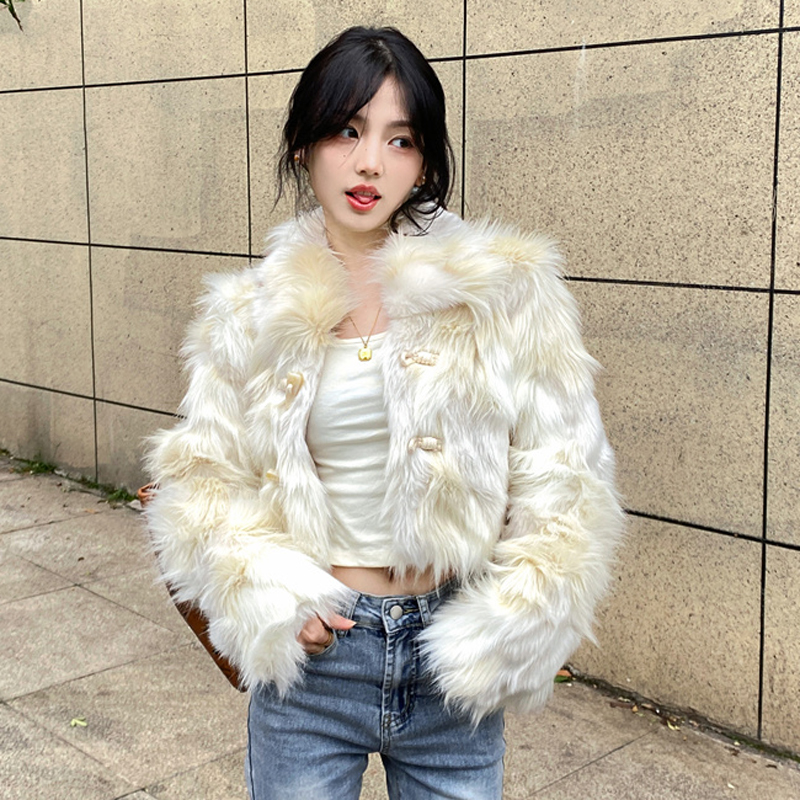 Light short autumn and winter coat elmo horn buckle fur coat