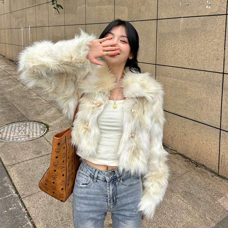 Light short autumn and winter coat elmo horn buckle fur coat