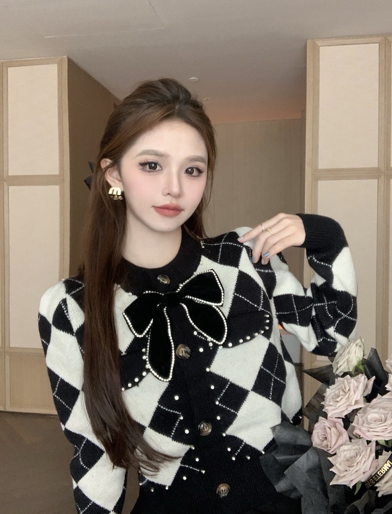 Rhinestone quilted short slim retro bow sweater for women