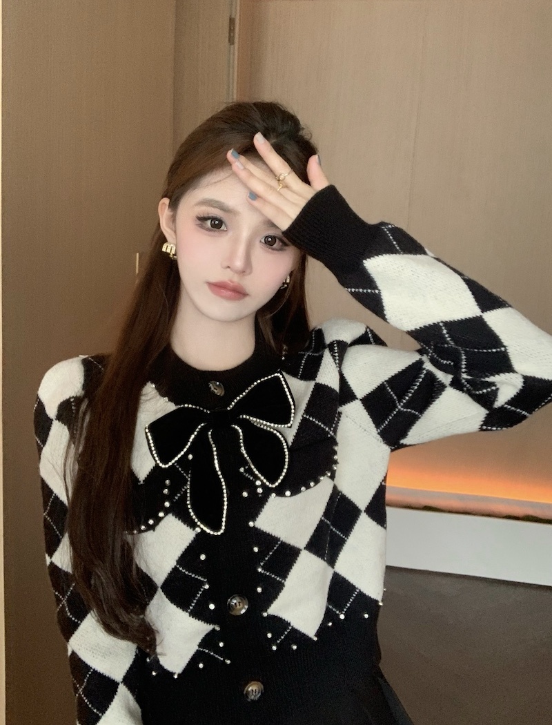 Rhinestone quilted short slim retro bow sweater for women