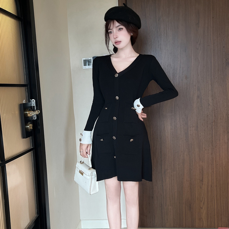 Autumn and winter black dress V-neck sweater for women