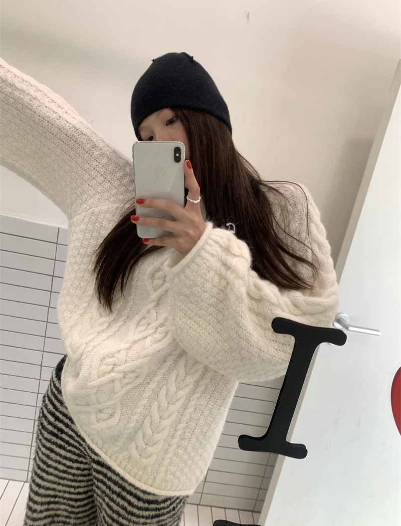 Stereoscopic colors twist sweater