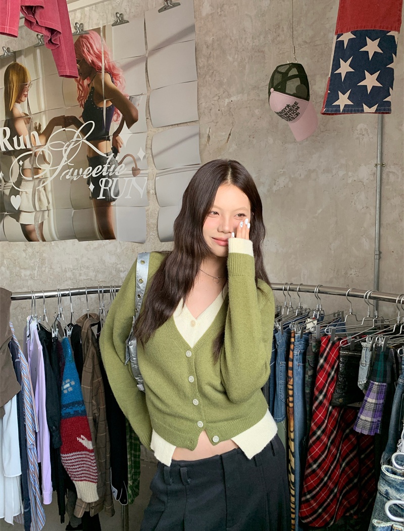 Pseudo-two lazy autumn cardigan knitted green sweater