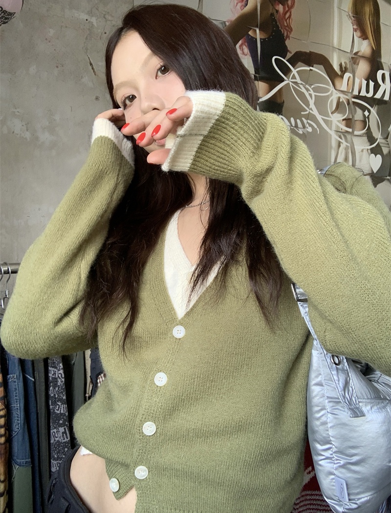 Pseudo-two lazy autumn cardigan knitted green sweater