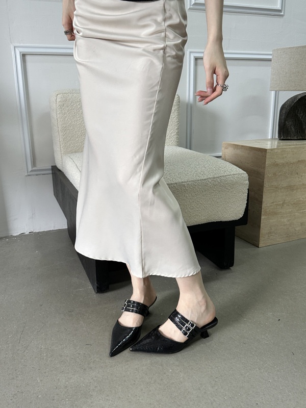 Wears outside silver pointed summer half slippers for women