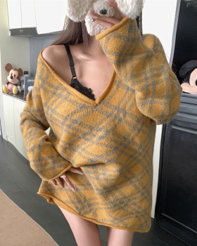 Plaid Korean style V-neck autumn and winter sweater 2pcs set