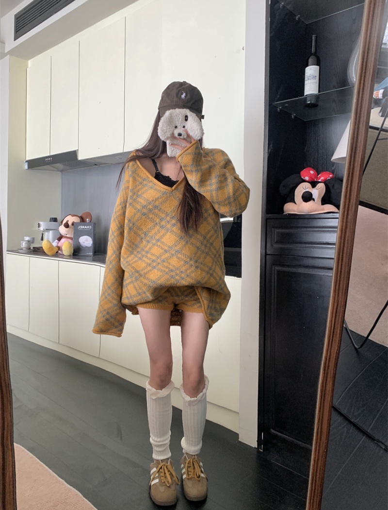 Plaid Korean style V-neck autumn and winter sweater 2pcs set