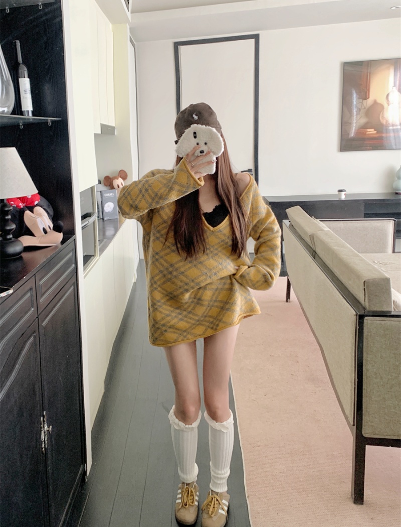 Plaid Korean style V-neck autumn and winter sweater 2pcs set