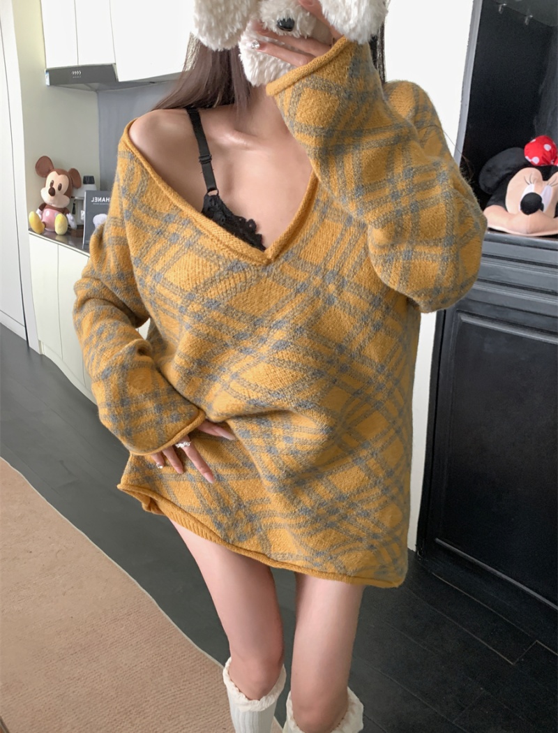 Plaid Korean style V-neck autumn and winter sweater 2pcs set