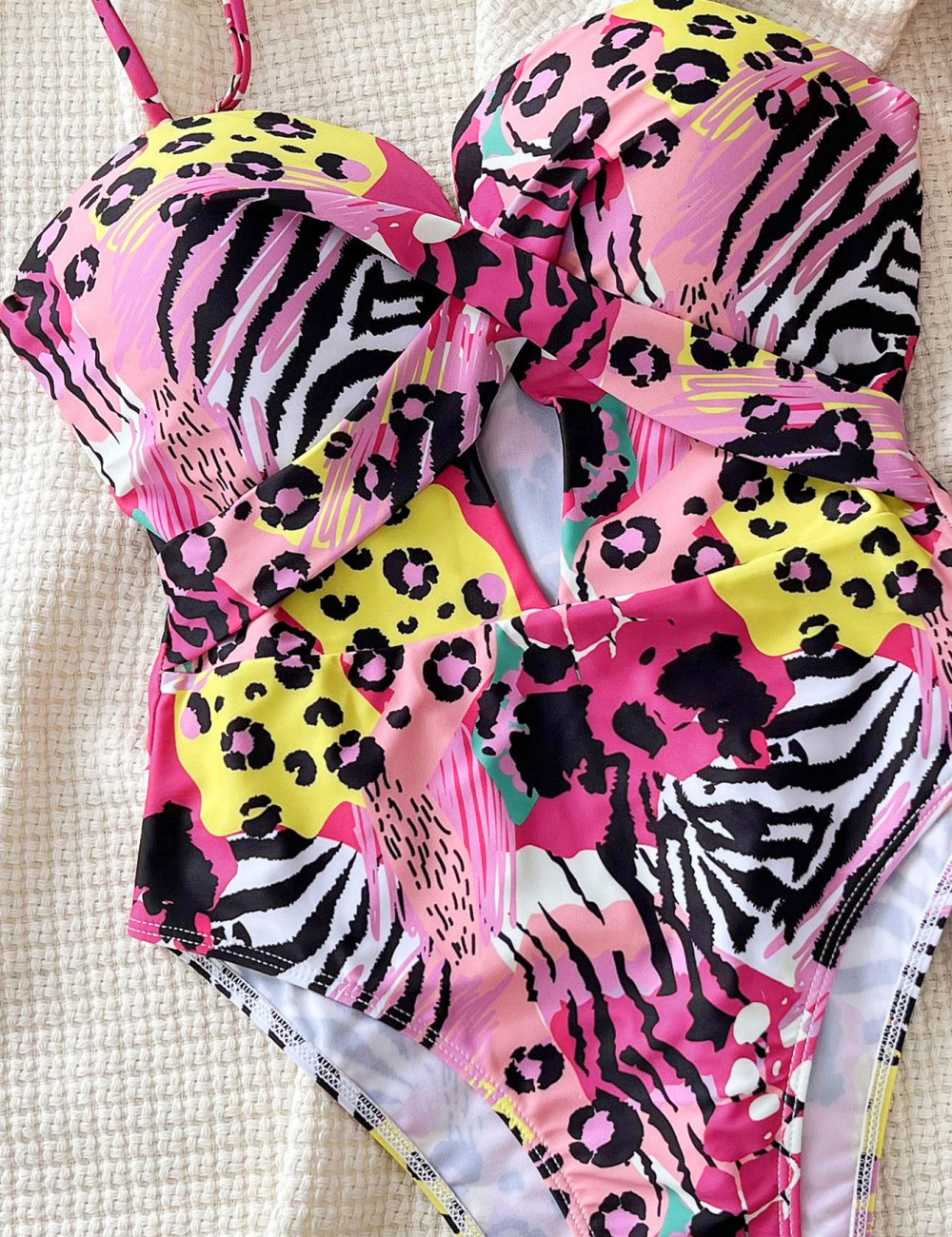 Leopard pink shoulder strap conjoined hollow swimwear