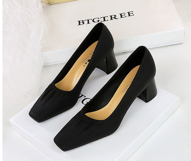 Retro middle-heel square head shoes for women