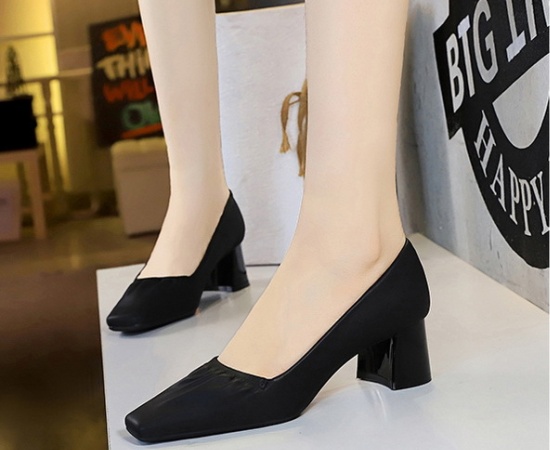 Retro middle-heel square head shoes for women