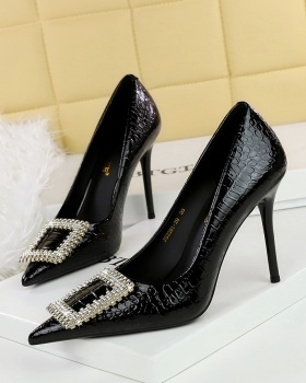 High-heeled pointed rhinestone low fine-root shoes