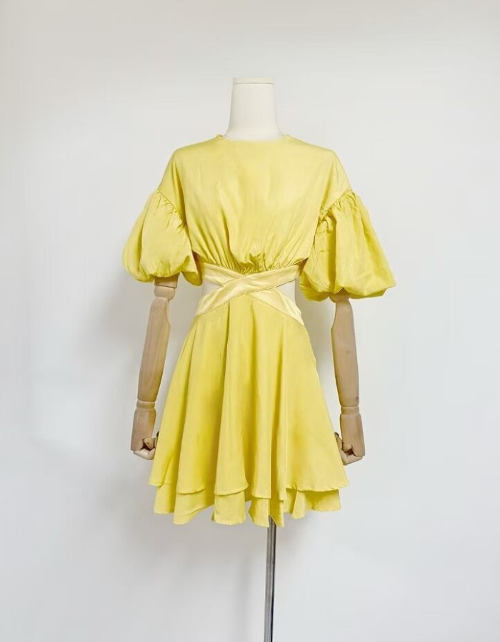 Spring yellow vacation T-back fresh puff sleeve dress