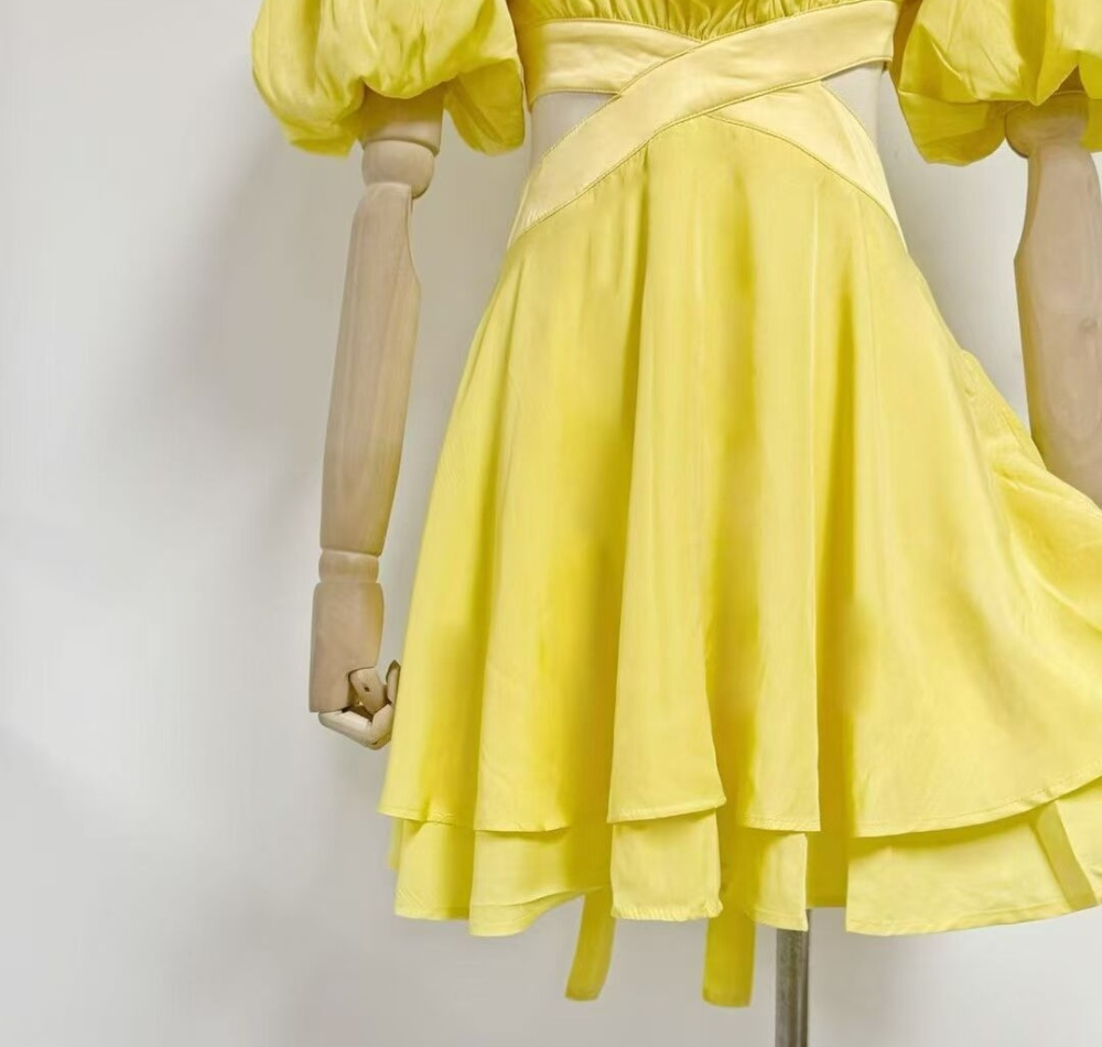 Spring yellow vacation T-back fresh puff sleeve dress