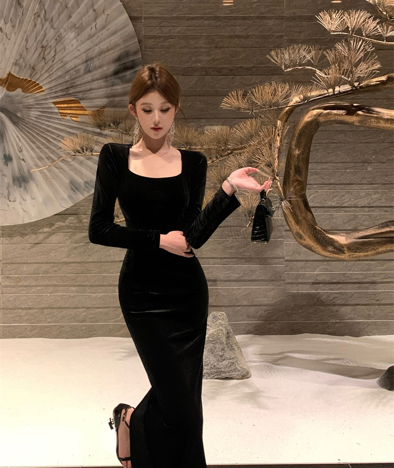 Slim velvet autumn dress