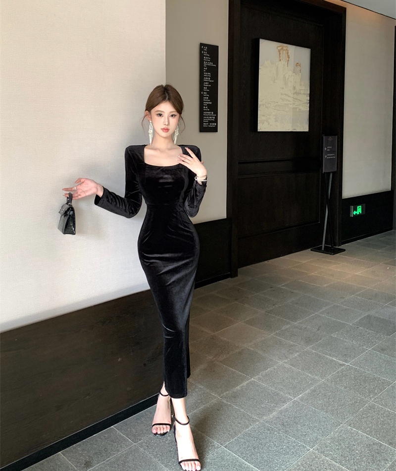 Slim velvet autumn dress