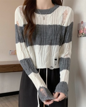 Twist holes short round neck sweater for women