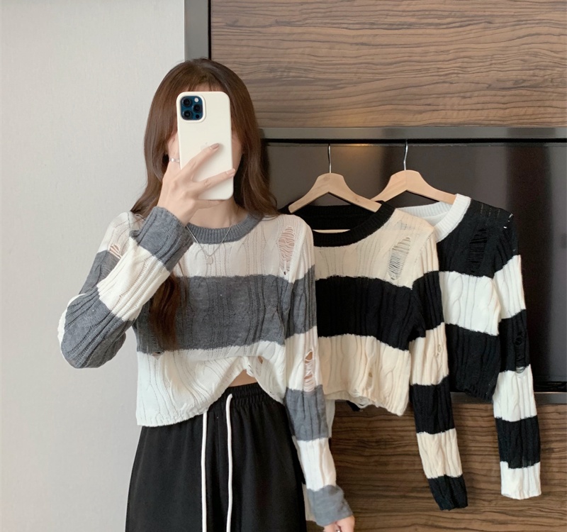 Twist holes short round neck sweater for women