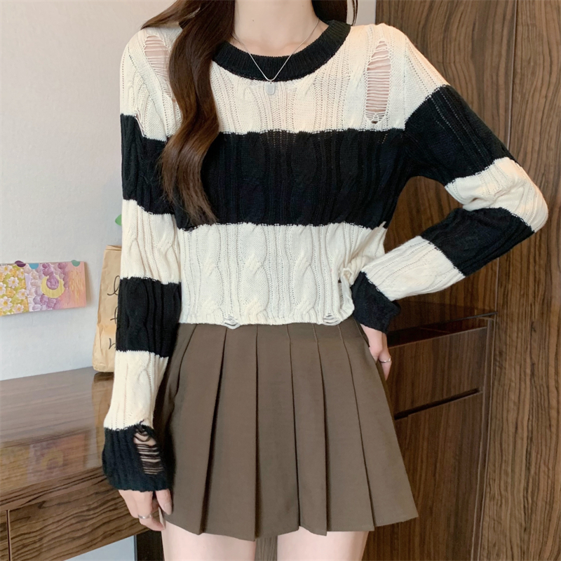 Twist holes short round neck sweater for women