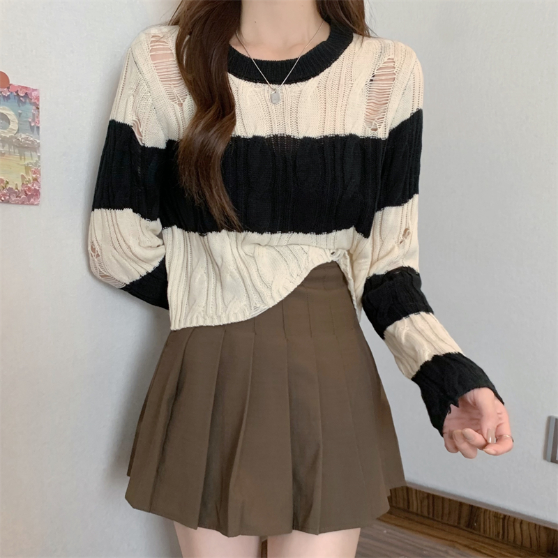 Twist holes short round neck sweater for women