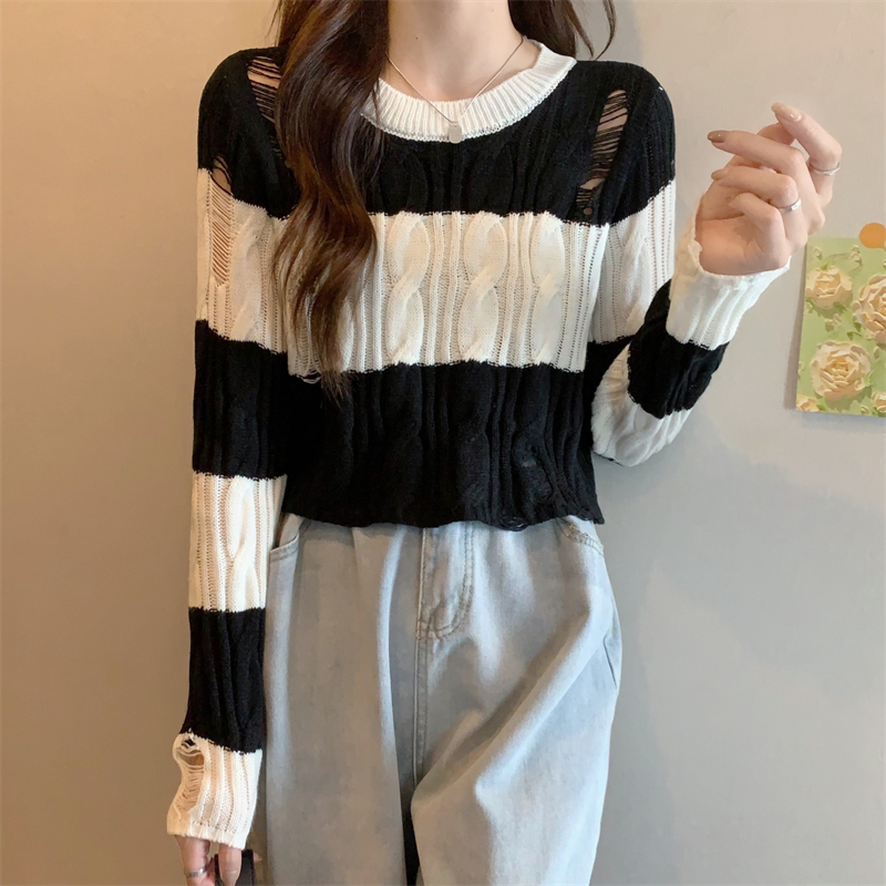 Twist holes short round neck sweater for women