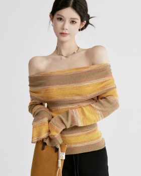 Flat shoulder slim spicegirl stripe sweater