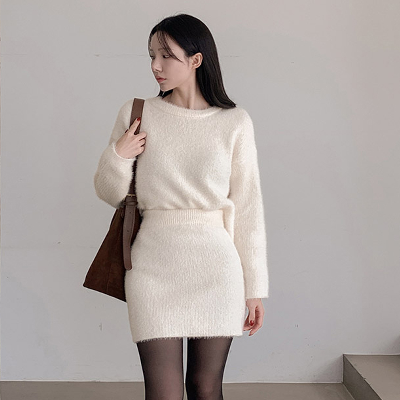 Package hip short skirt round neck sweater a set