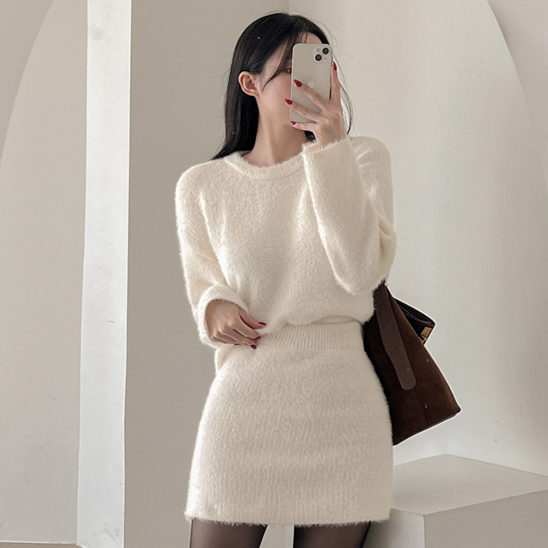 Package hip short skirt round neck sweater a set