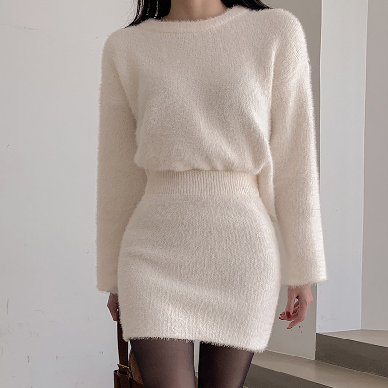 Package hip short skirt round neck sweater a set