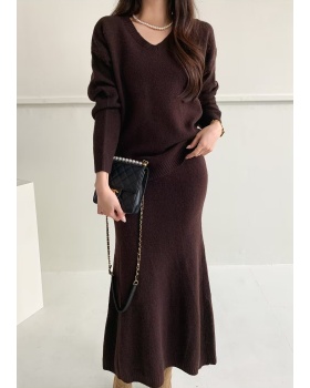 V-neck fashion tops autumn and winter knitted skirt 2pcs set