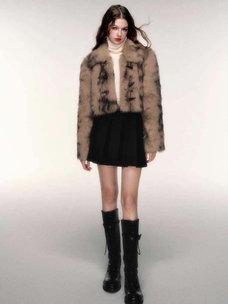 Short leopard faux fur horn buckle coat